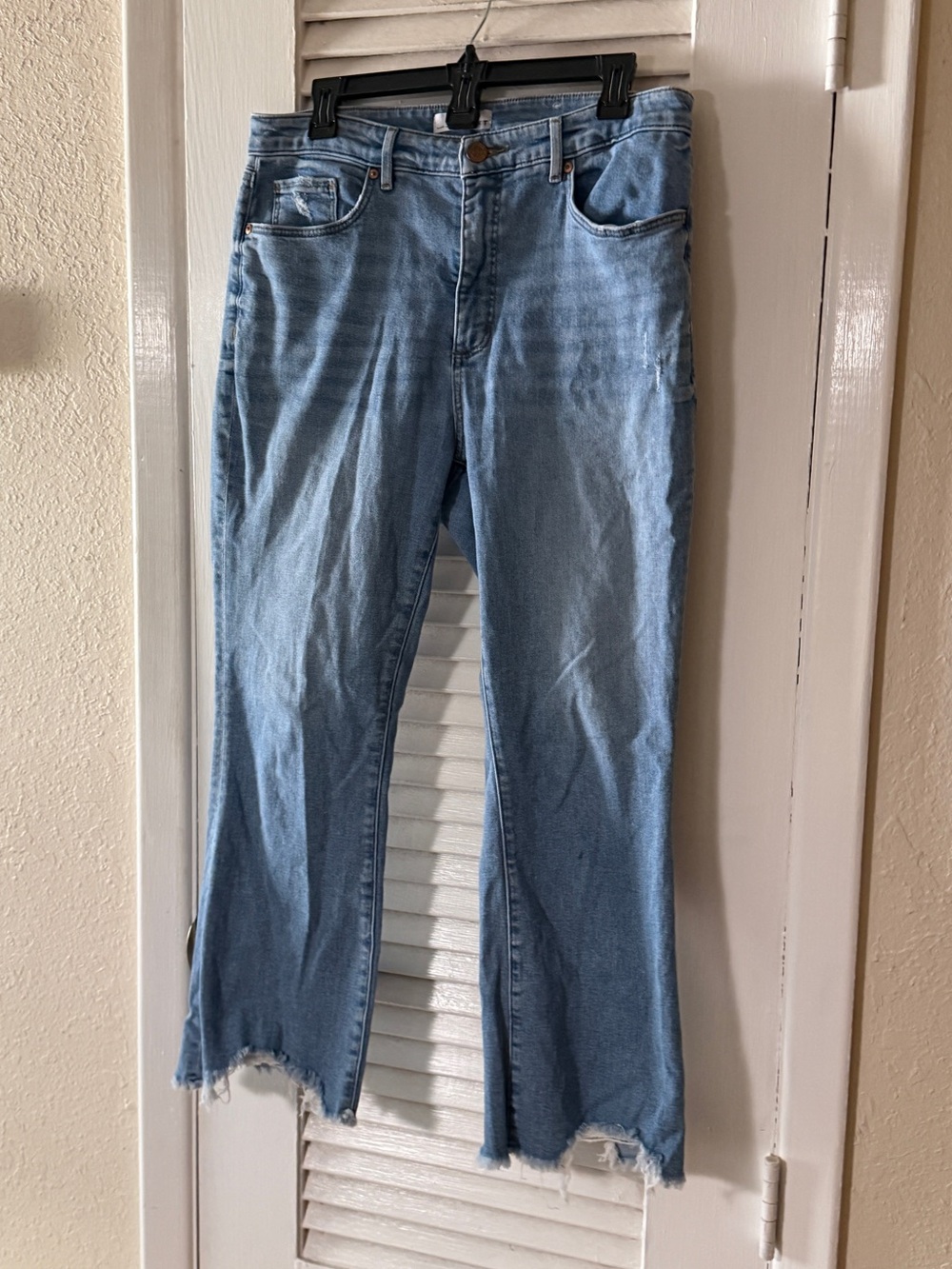 Ann Taylor LOFT Curvy Destructed High Waist Slim Pocket Flare Crop Jeans - Picture 4 of 12